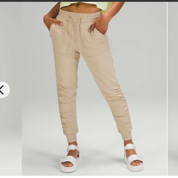 ISO: Lululemon Beyond the Studio Jogger 7/8 in size 4! - Picture 1 of 2